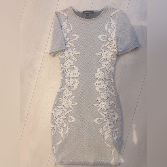 French Connection dress. Size 2. Soft, stretchy. - Picture 1 of 2